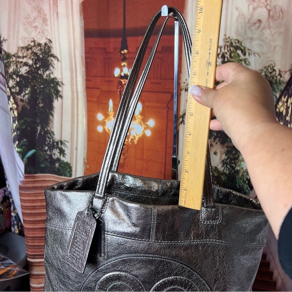 Coach Julia Perry Op Art tote bag in bronze metallic leather. Beautiful 🤩 - Picture 8 of 13